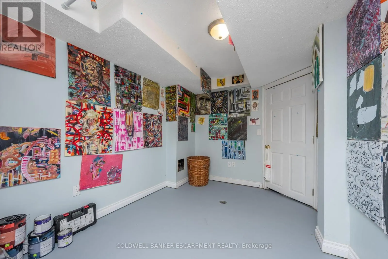 181 - 302 COLLEGE AVENUE W