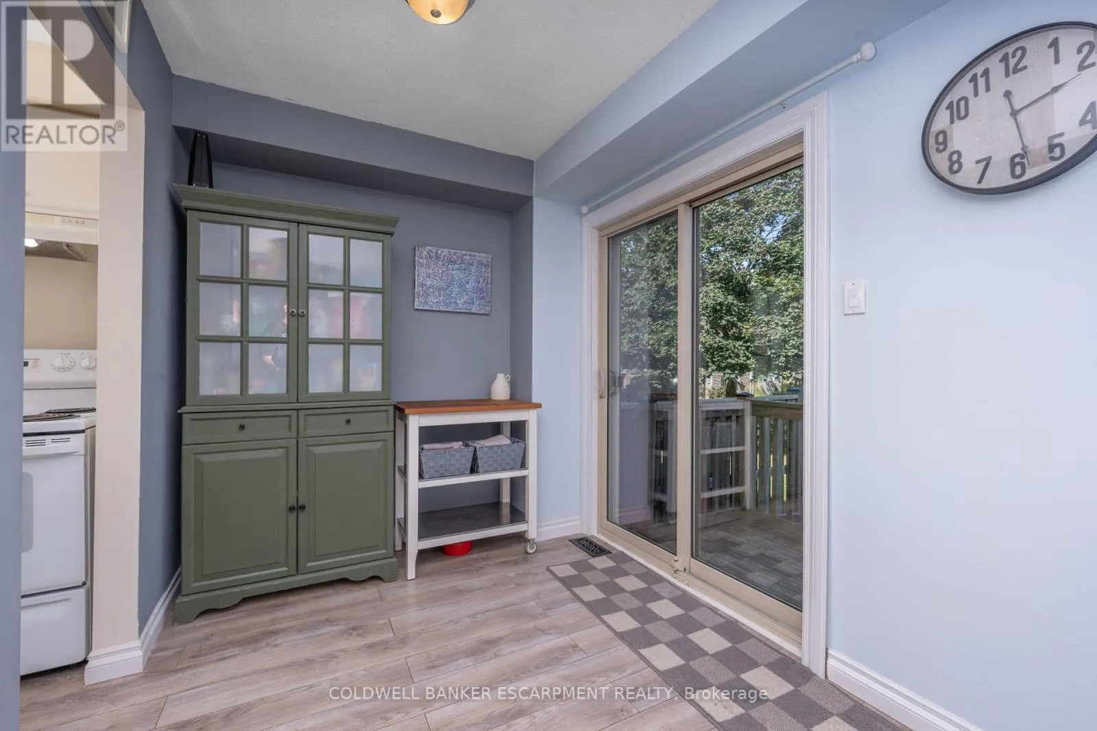 181 - 302 COLLEGE AVENUE W