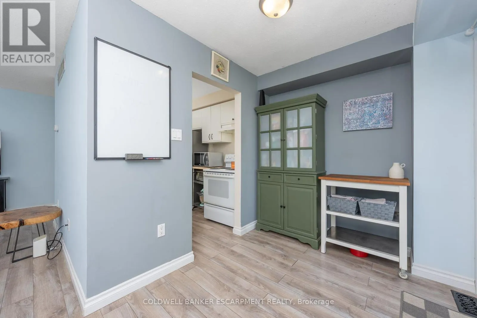 181 - 302 COLLEGE AVENUE W