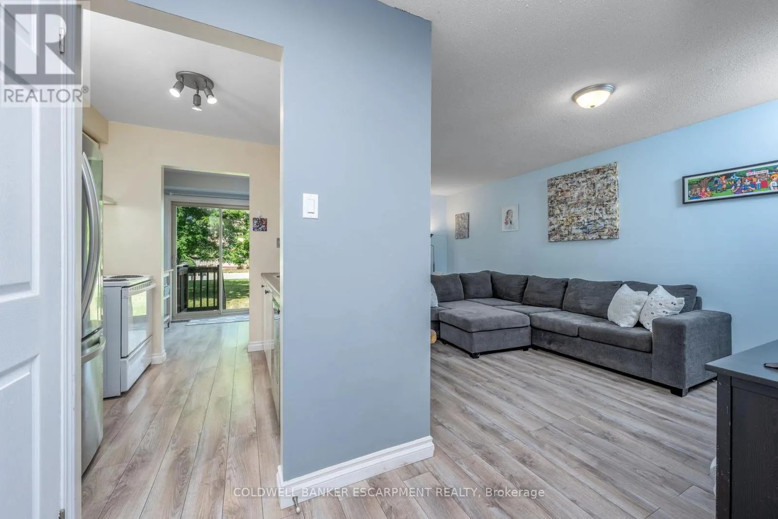 181 - 302 COLLEGE AVENUE W