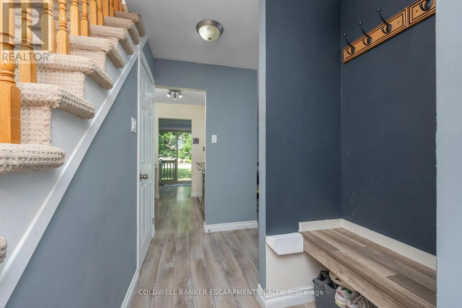181 - 302 COLLEGE AVENUE W