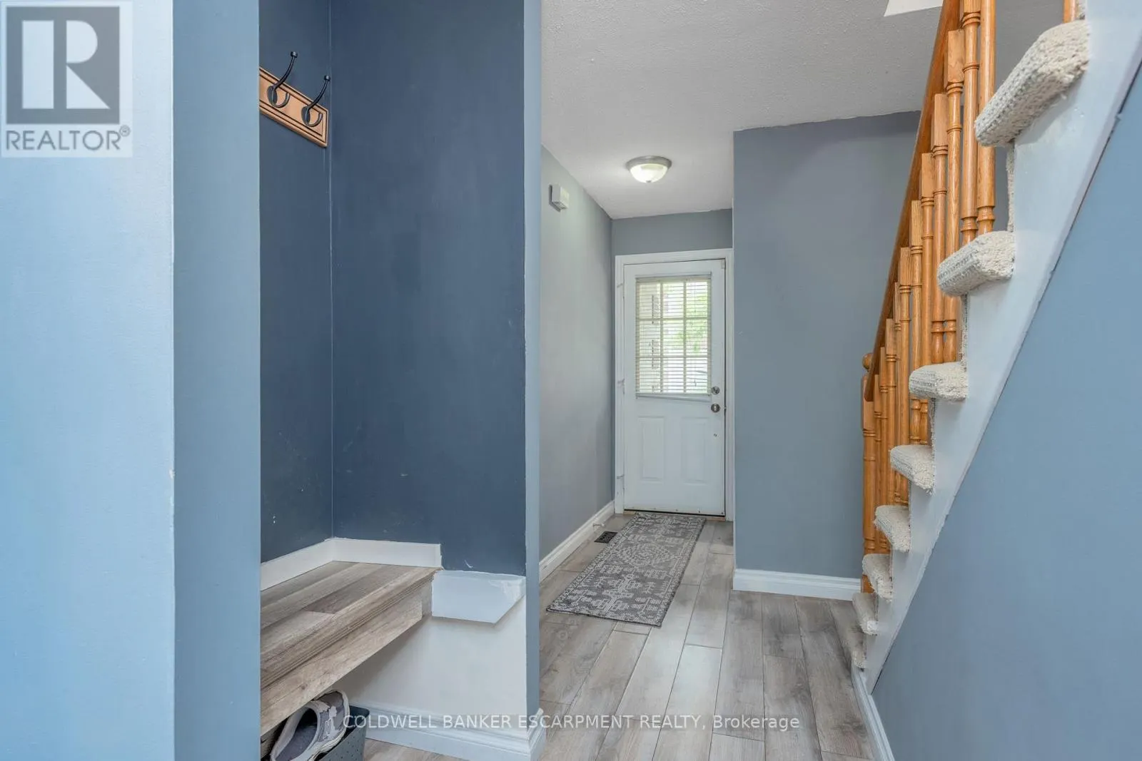 181 - 302 COLLEGE AVENUE W