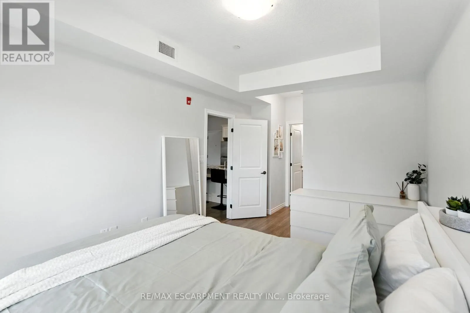 211 - 2605 BINBROOK ROAD