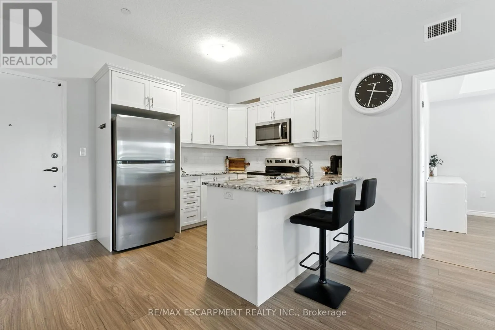 211 - 2605 BINBROOK ROAD