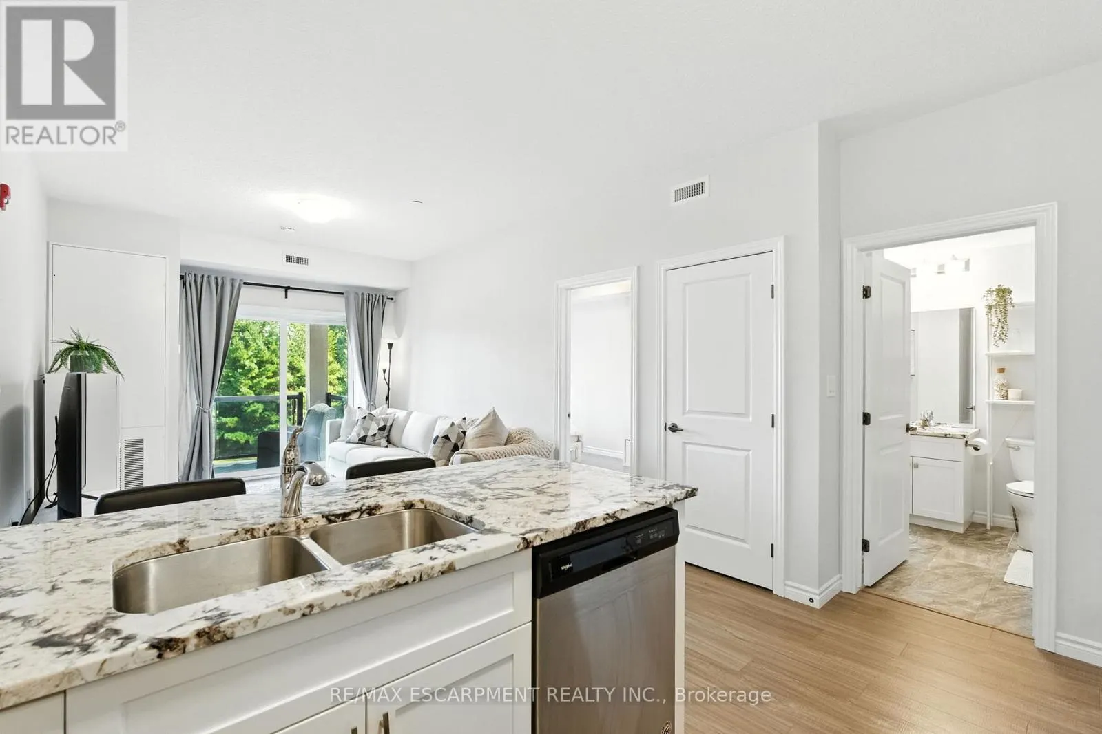 211 - 2605 BINBROOK ROAD