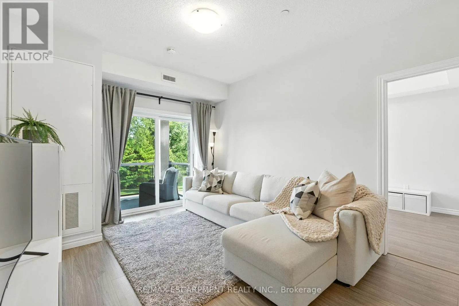 211 - 2605 BINBROOK ROAD