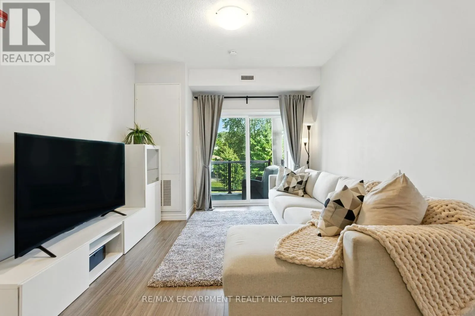 211 - 2605 BINBROOK ROAD