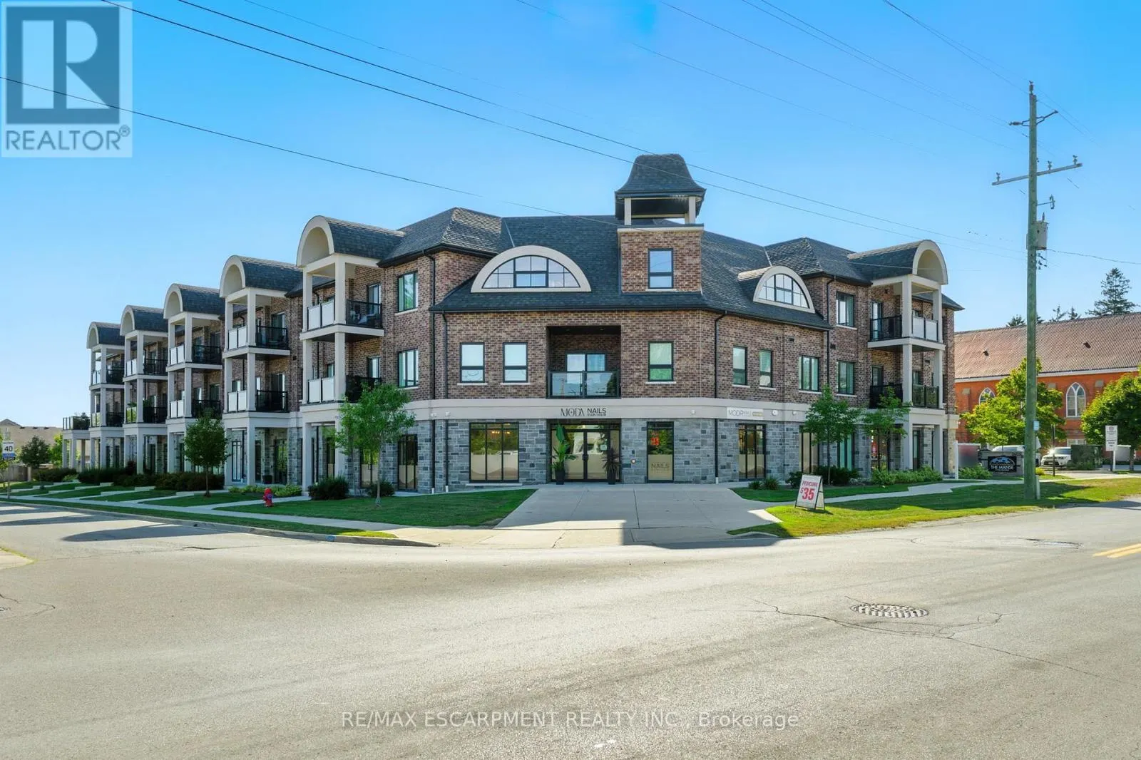 211 - 2605 BINBROOK ROAD