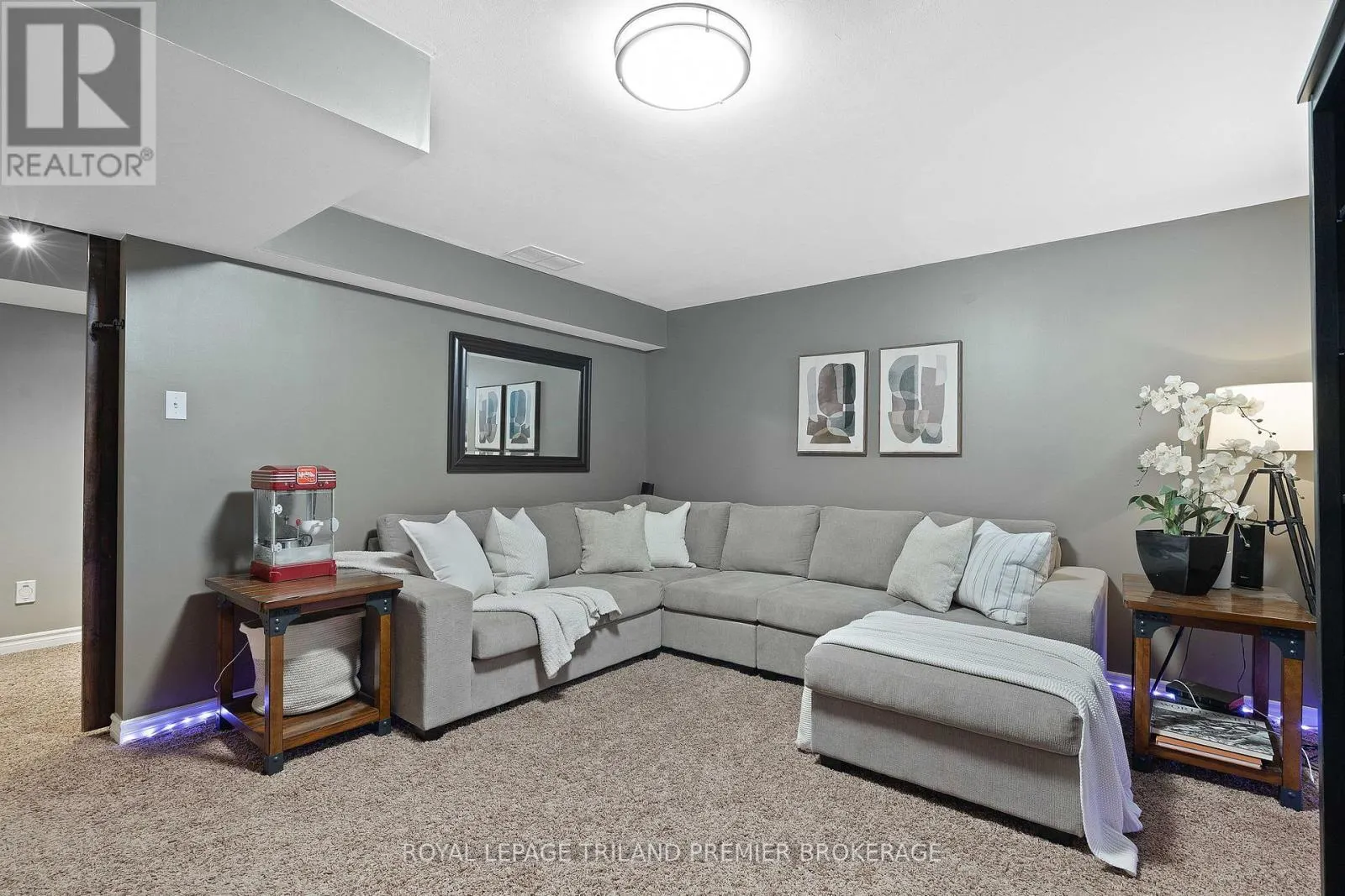 852 CRESTVIEW CRESCENT