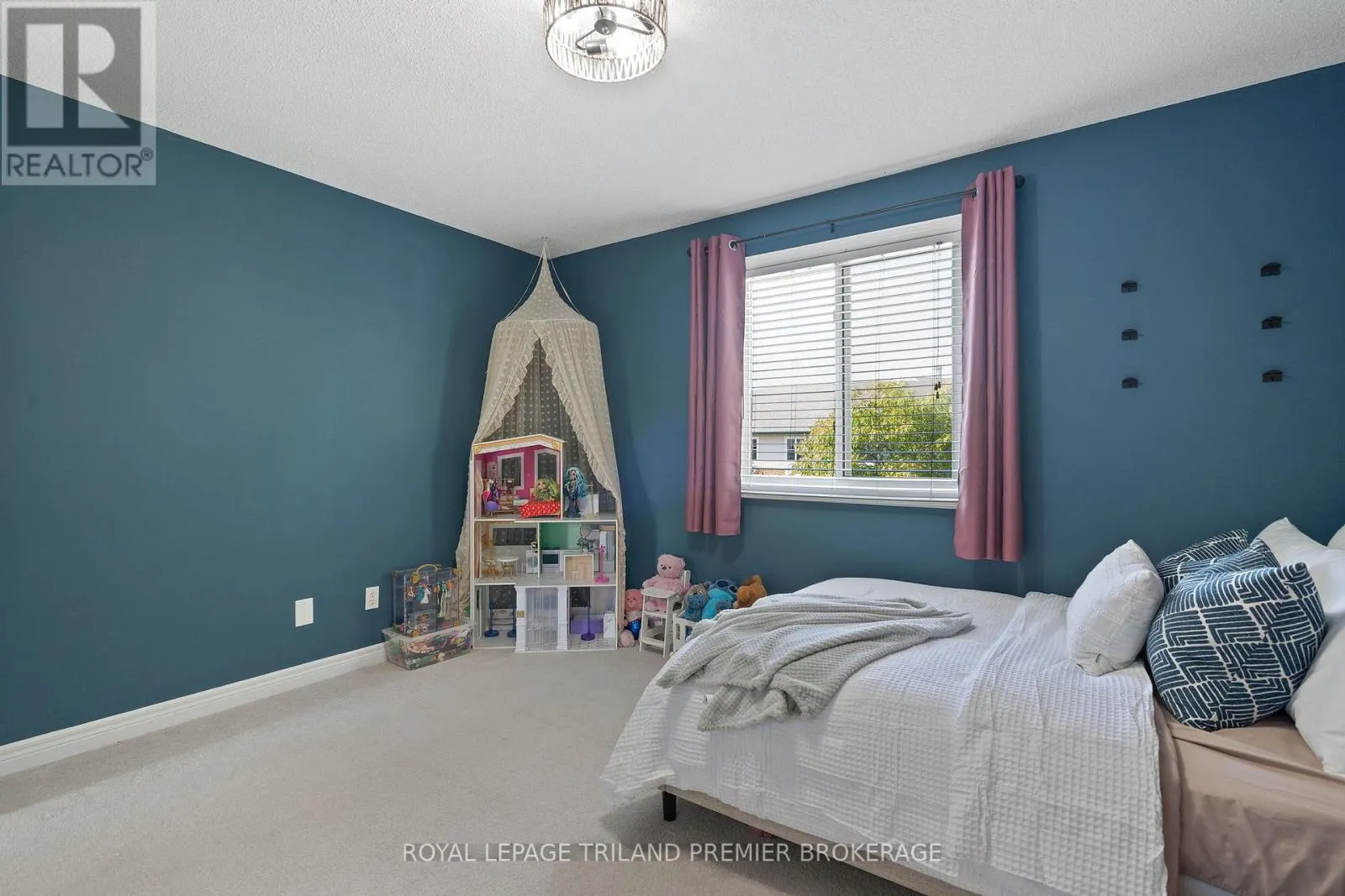 852 CRESTVIEW CRESCENT