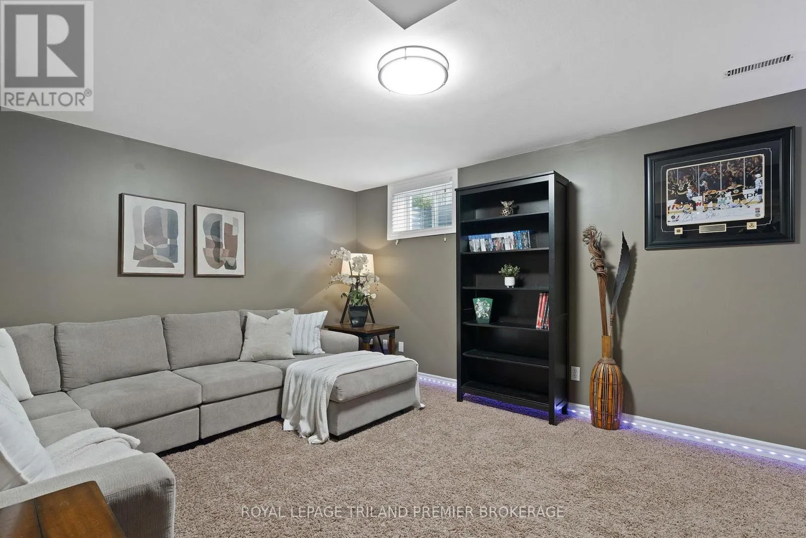 852 CRESTVIEW CRESCENT