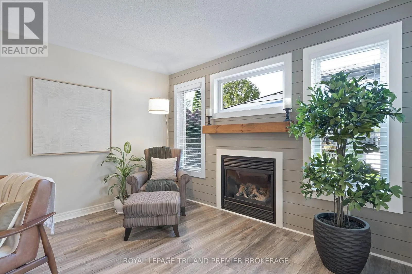852 CRESTVIEW CRESCENT