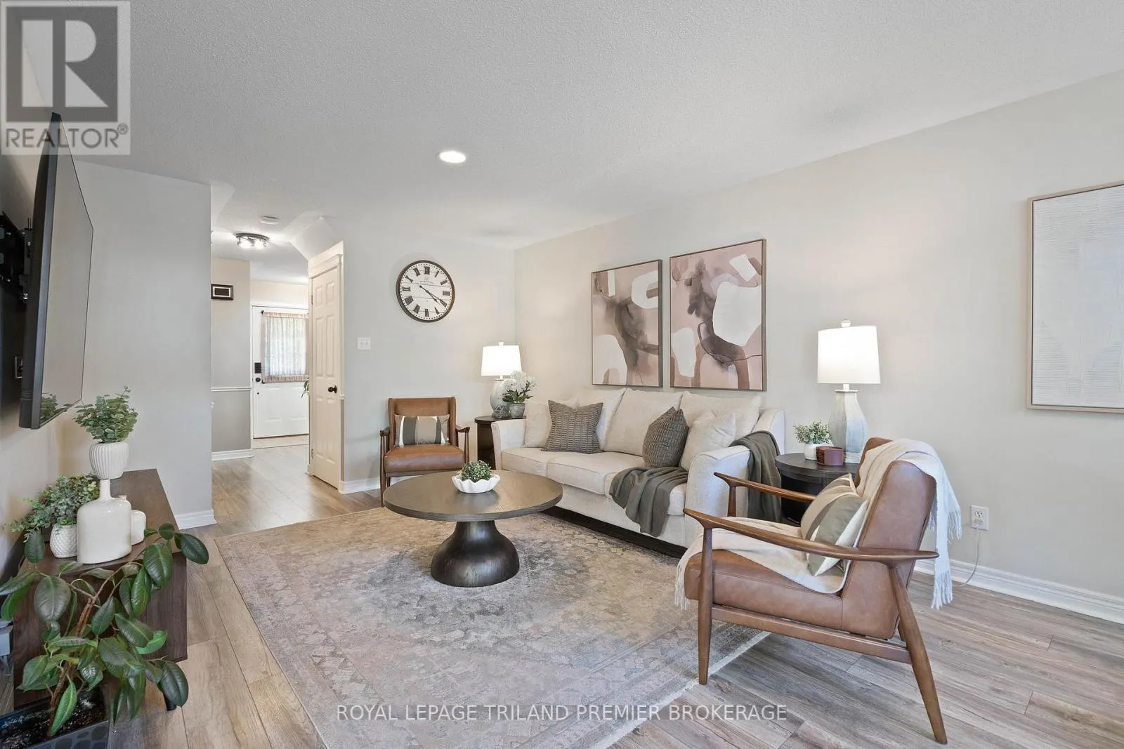 852 CRESTVIEW CRESCENT