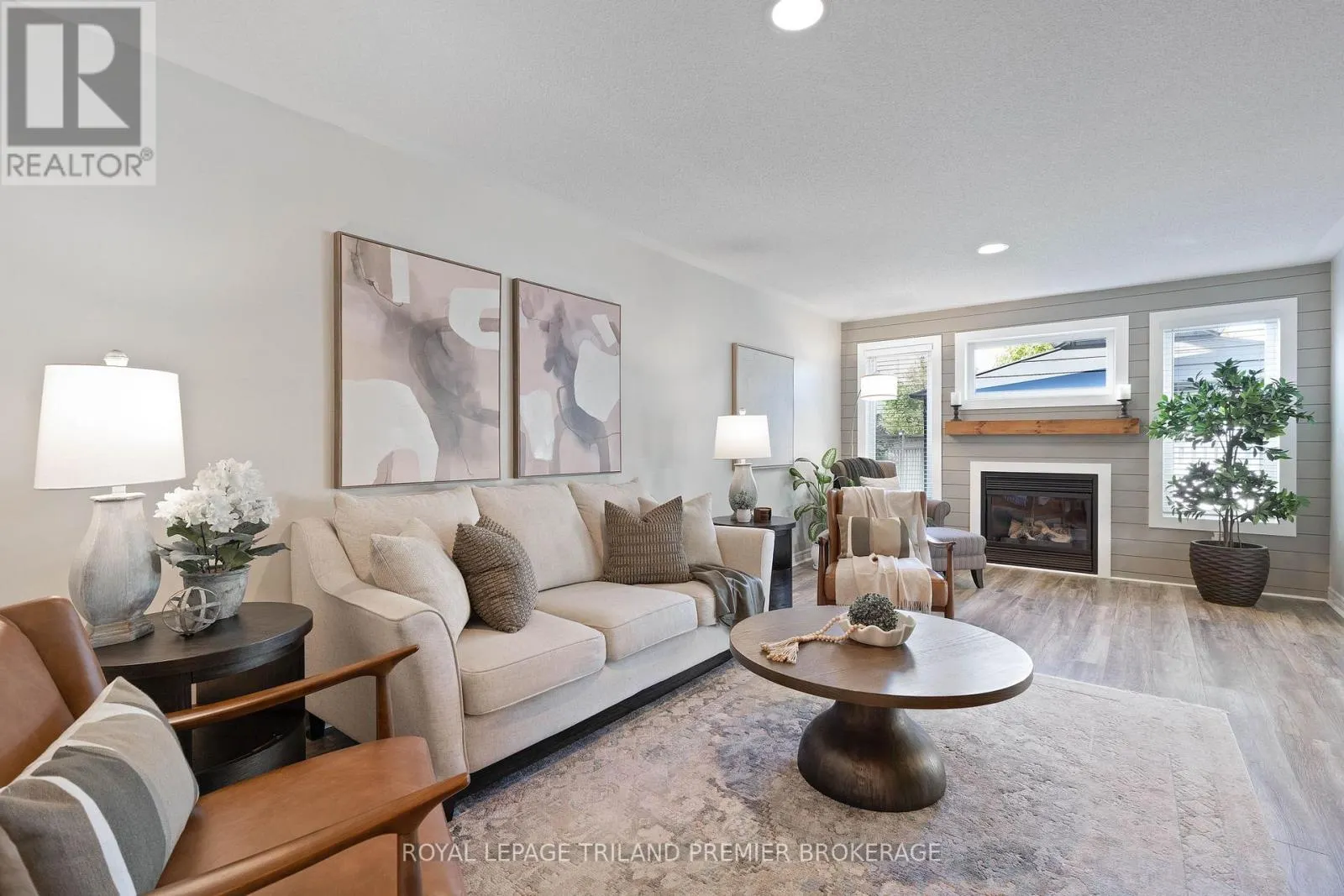 852 CRESTVIEW CRESCENT