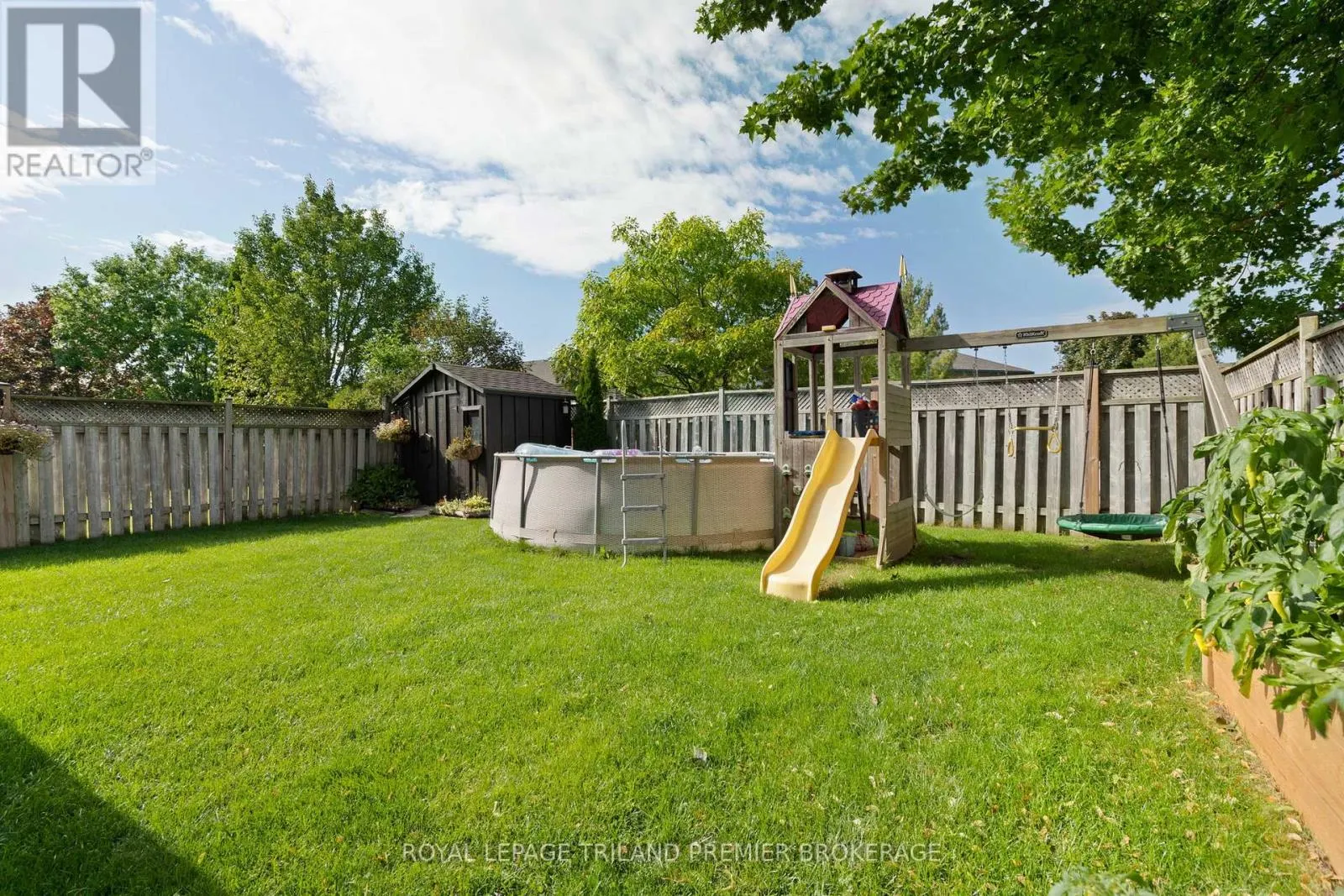 852 CRESTVIEW CRESCENT