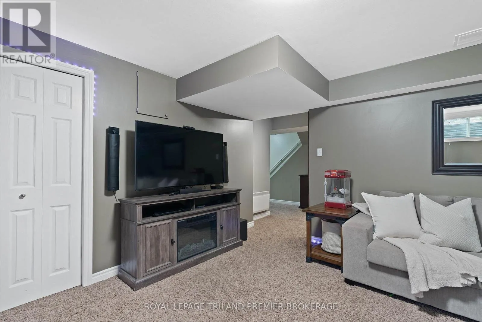 852 CRESTVIEW CRESCENT