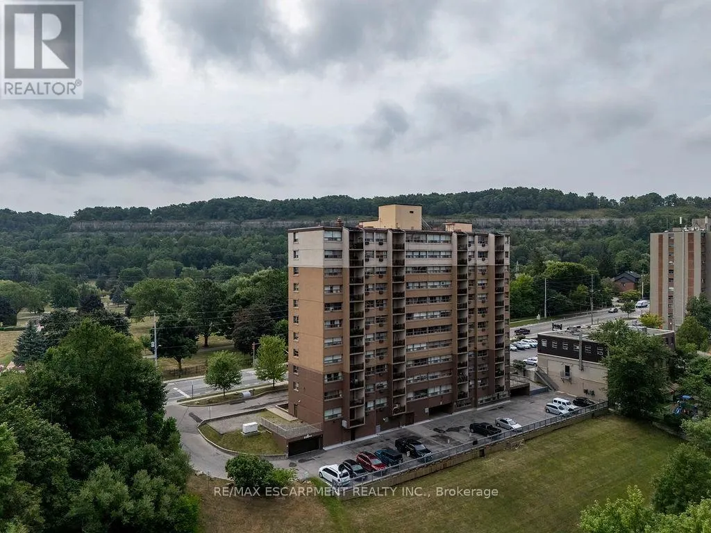 202 - 1950 MAIN STREET W