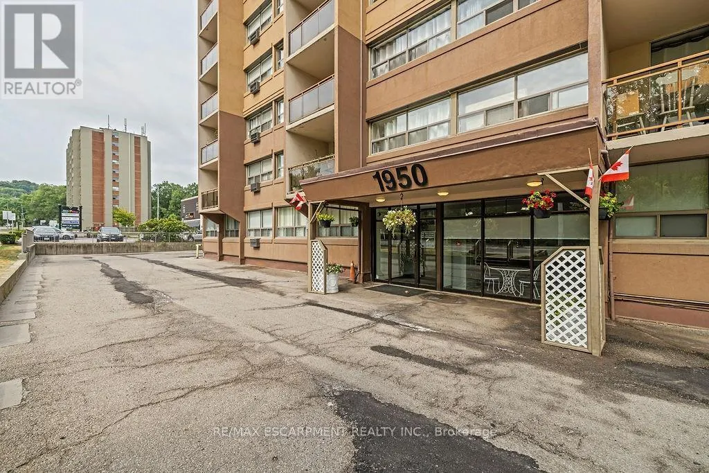 202 - 1950 MAIN STREET W