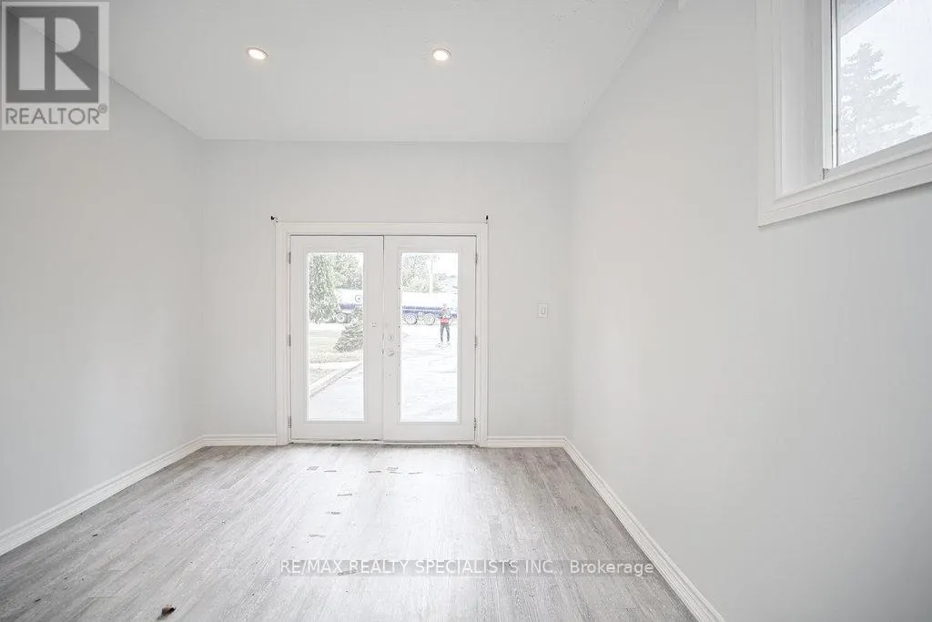 215A PARIS ROAD