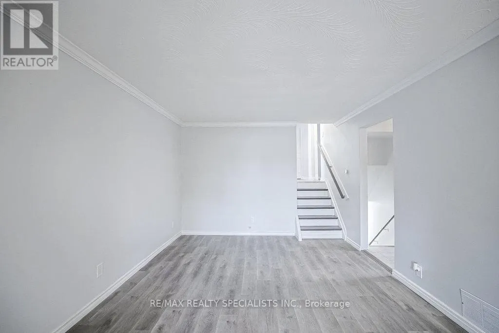 215A PARIS ROAD