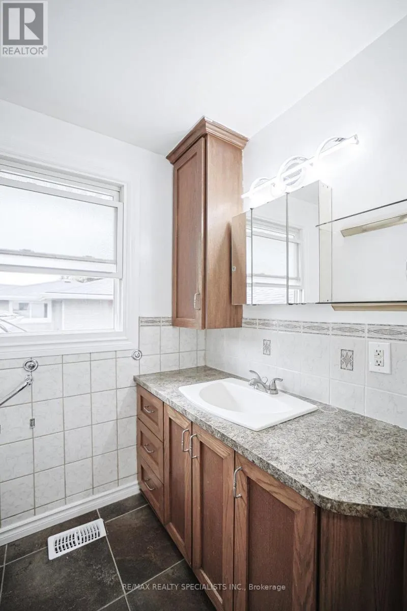 215A PARIS ROAD