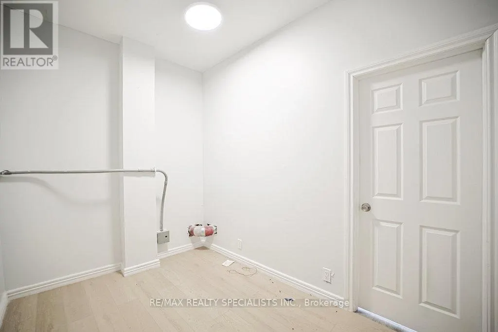 215A PARIS ROAD