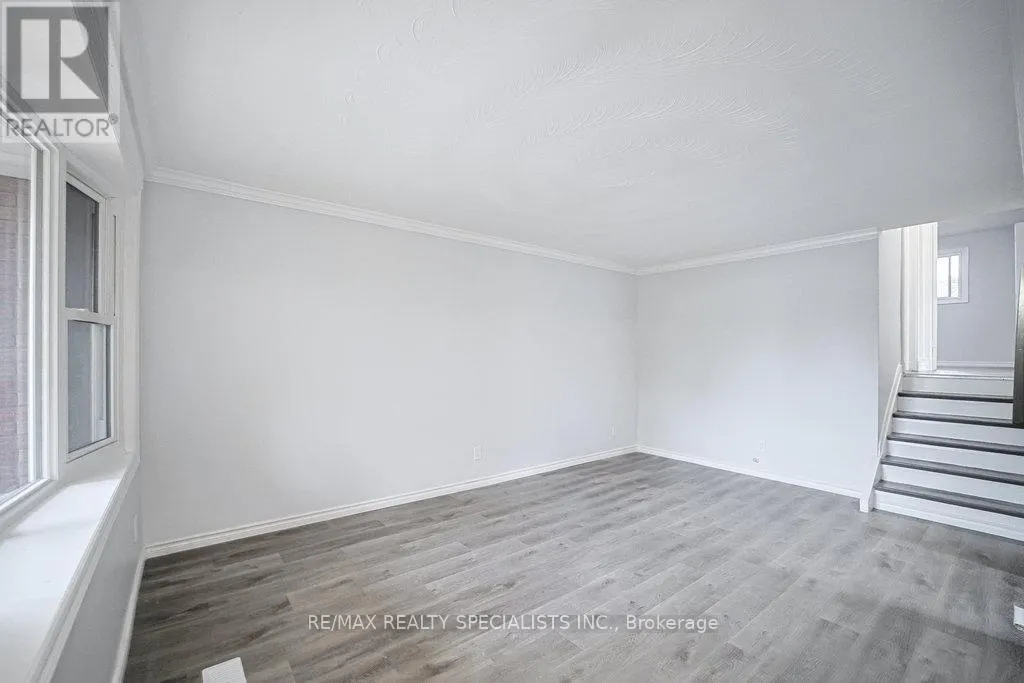 215A PARIS ROAD