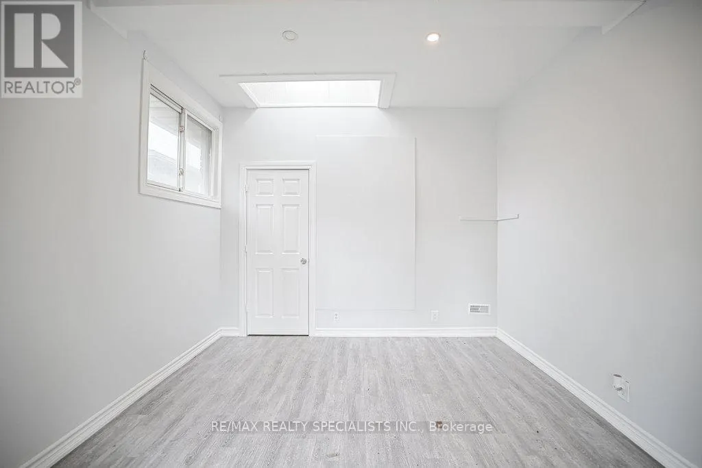 215A PARIS ROAD