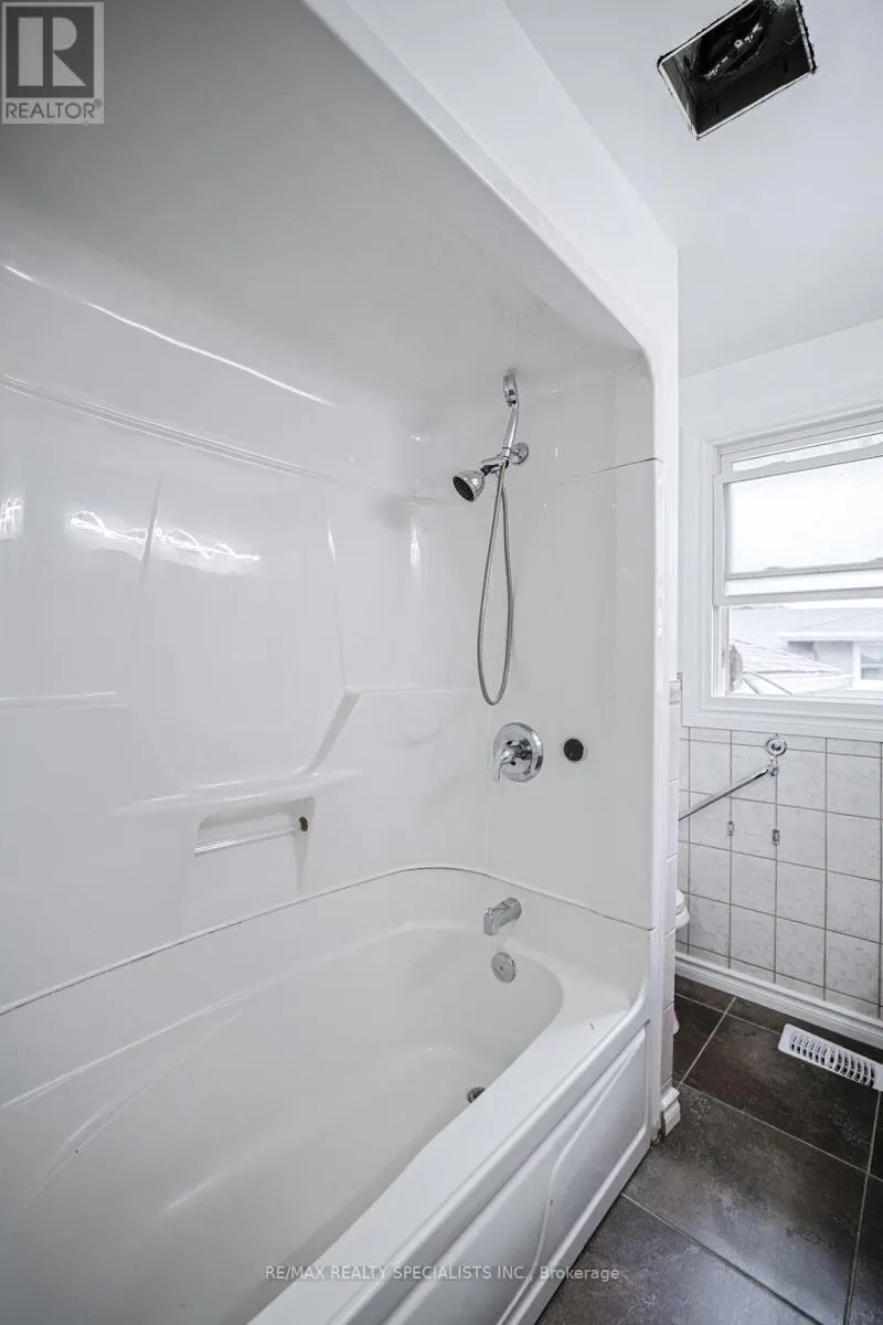 215A PARIS ROAD