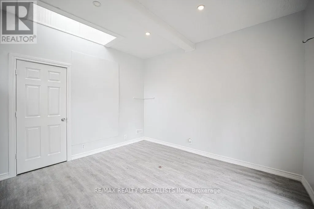 215A PARIS ROAD