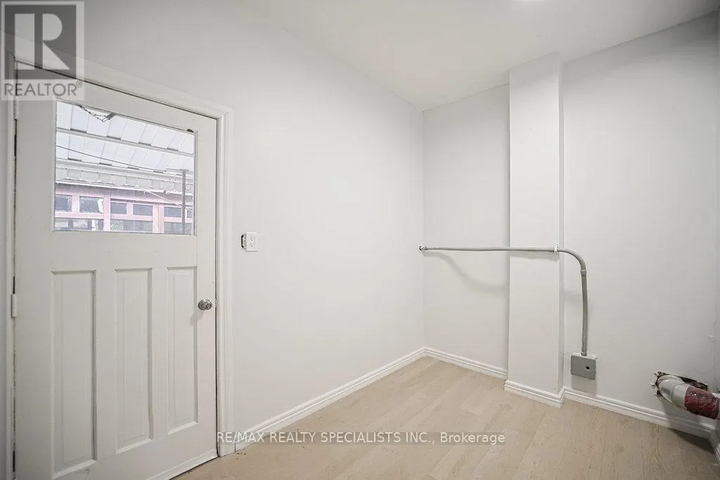 215A PARIS ROAD