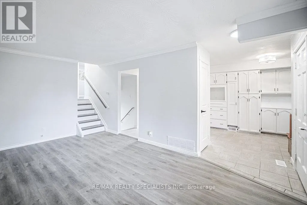 215A PARIS ROAD