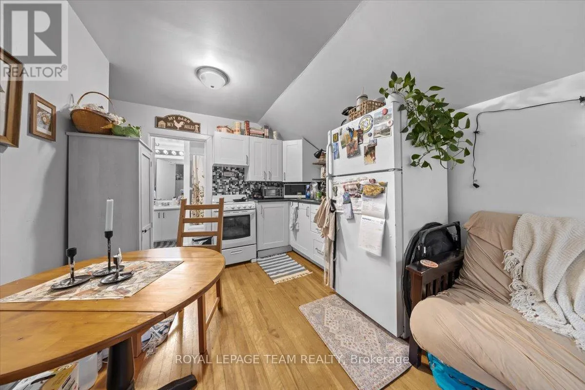 152 GLEBE AVENUE