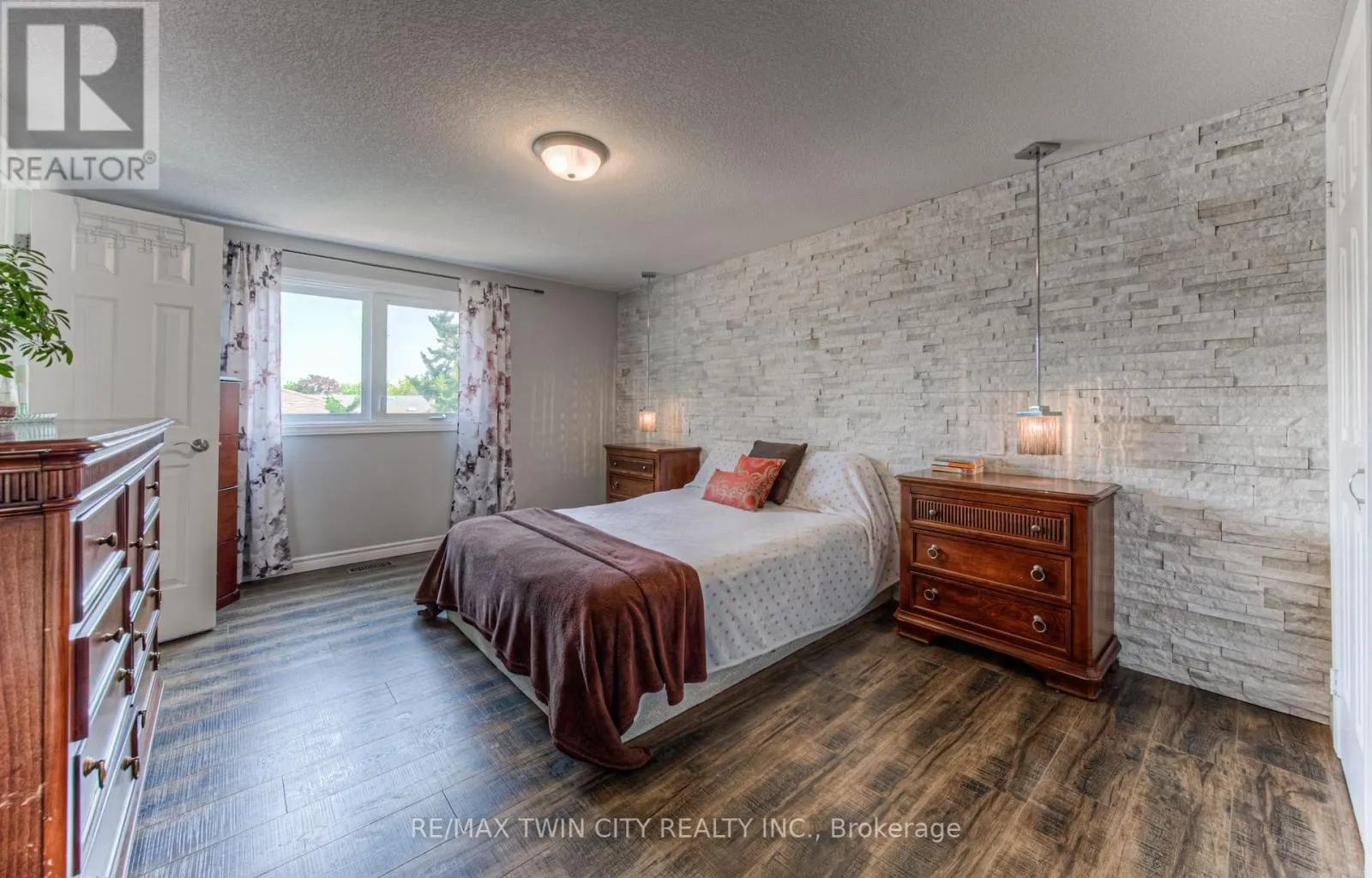 3 WESTVIEW CRESCENT