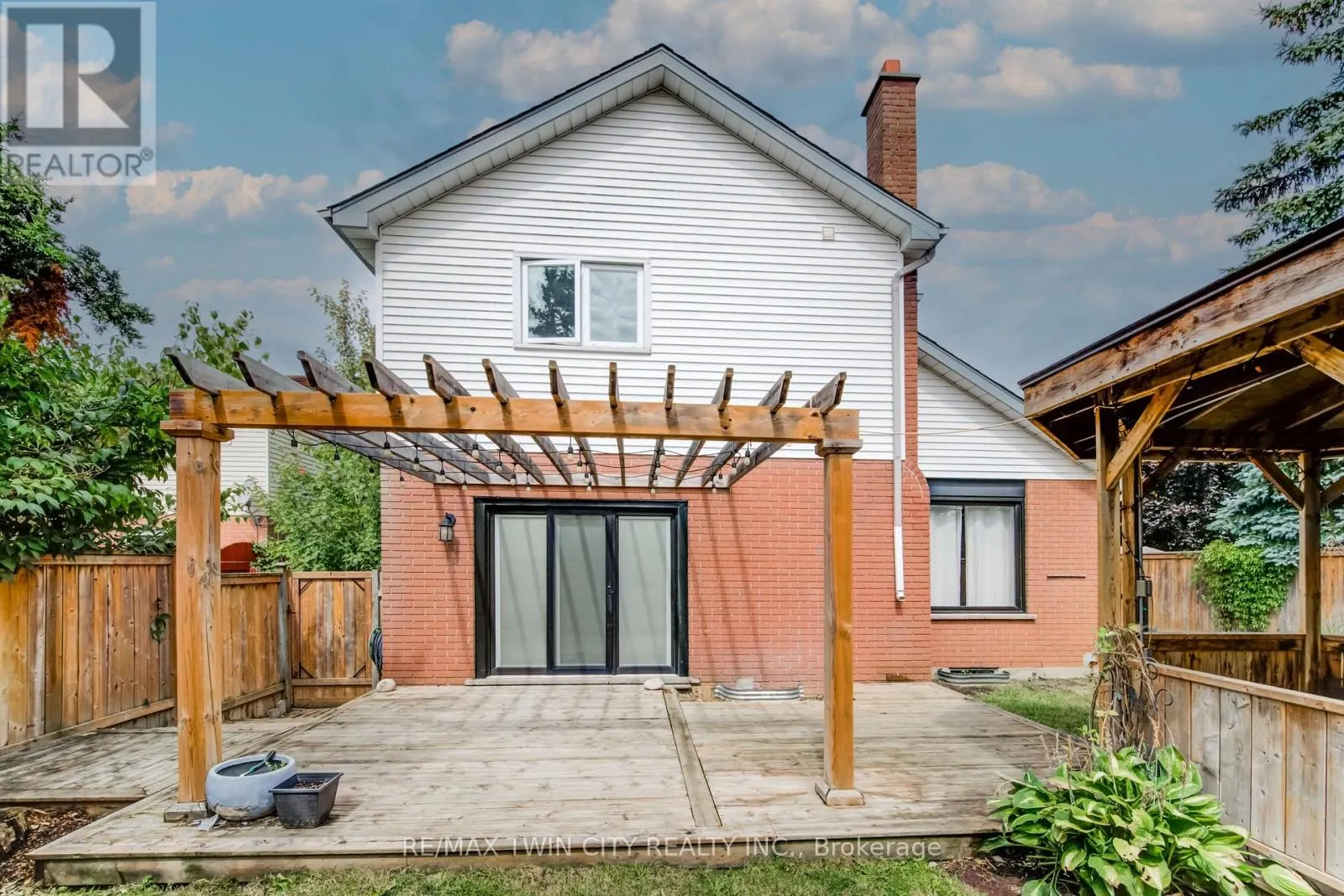 UPPER - 3 WESTVIEW CRESCENT