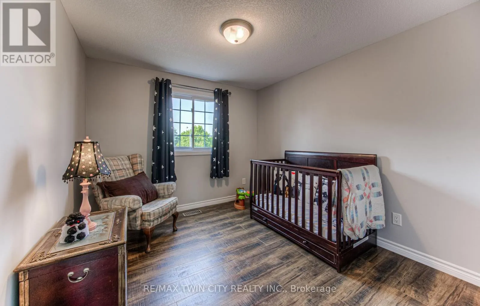 UPPER - 3 WESTVIEW CRESCENT