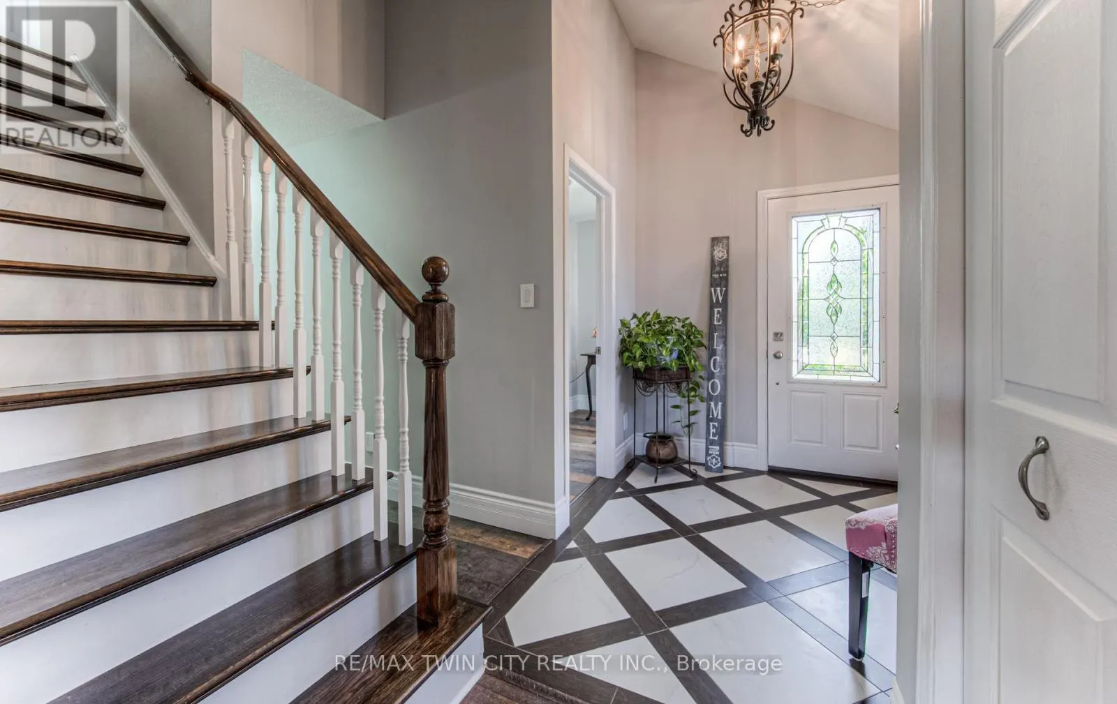 UPPER - 3 WESTVIEW CRESCENT