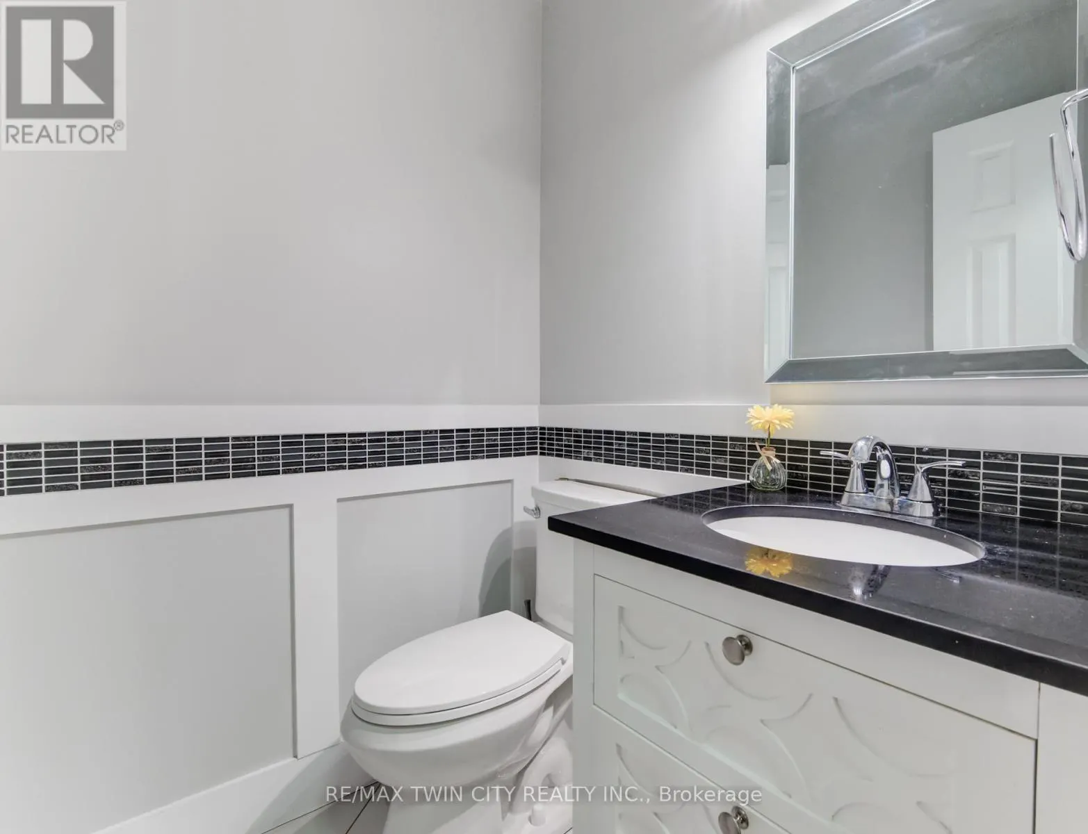 UPPER - 3 WESTVIEW CRESCENT