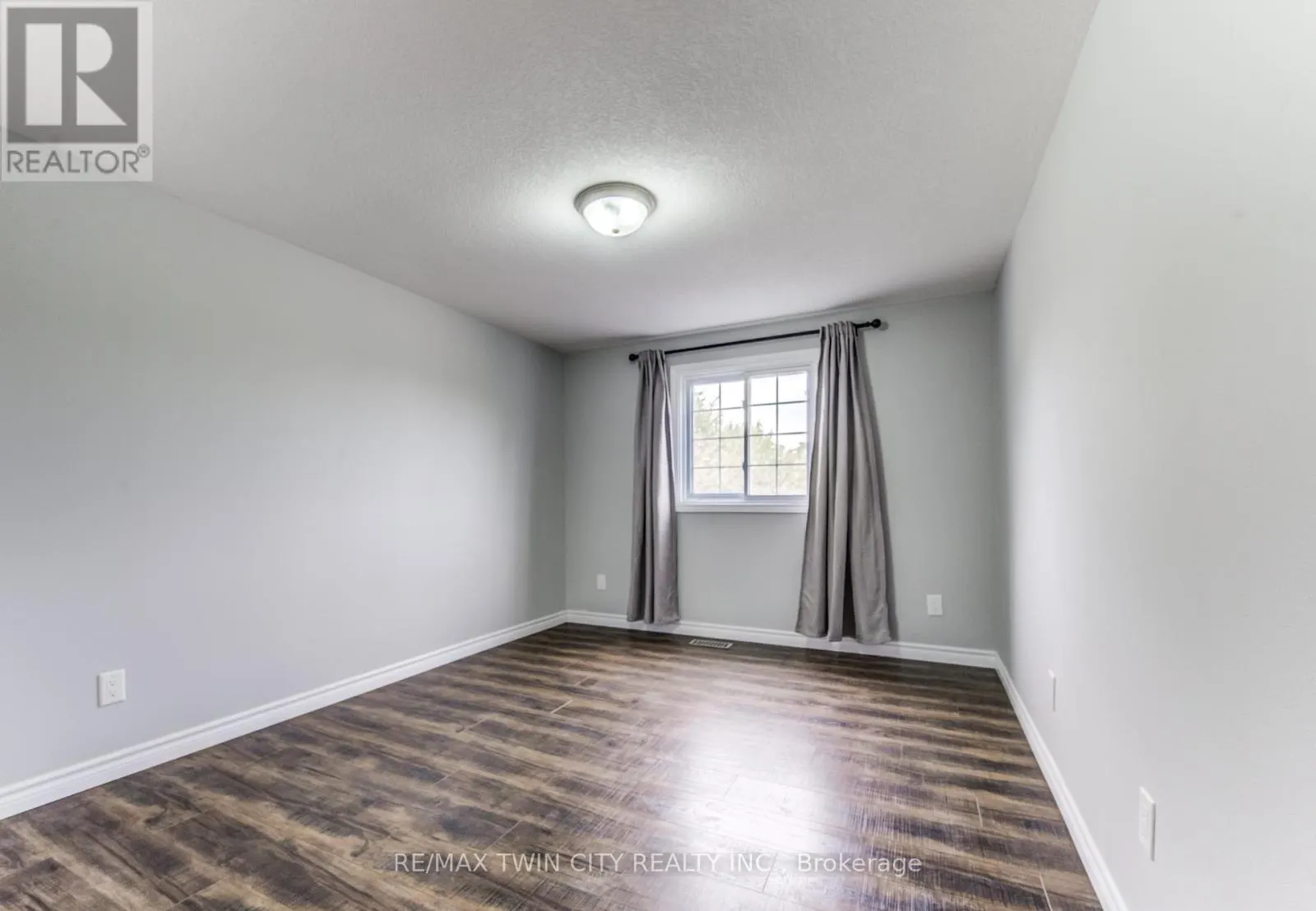UPPER - 3 WESTVIEW CRESCENT