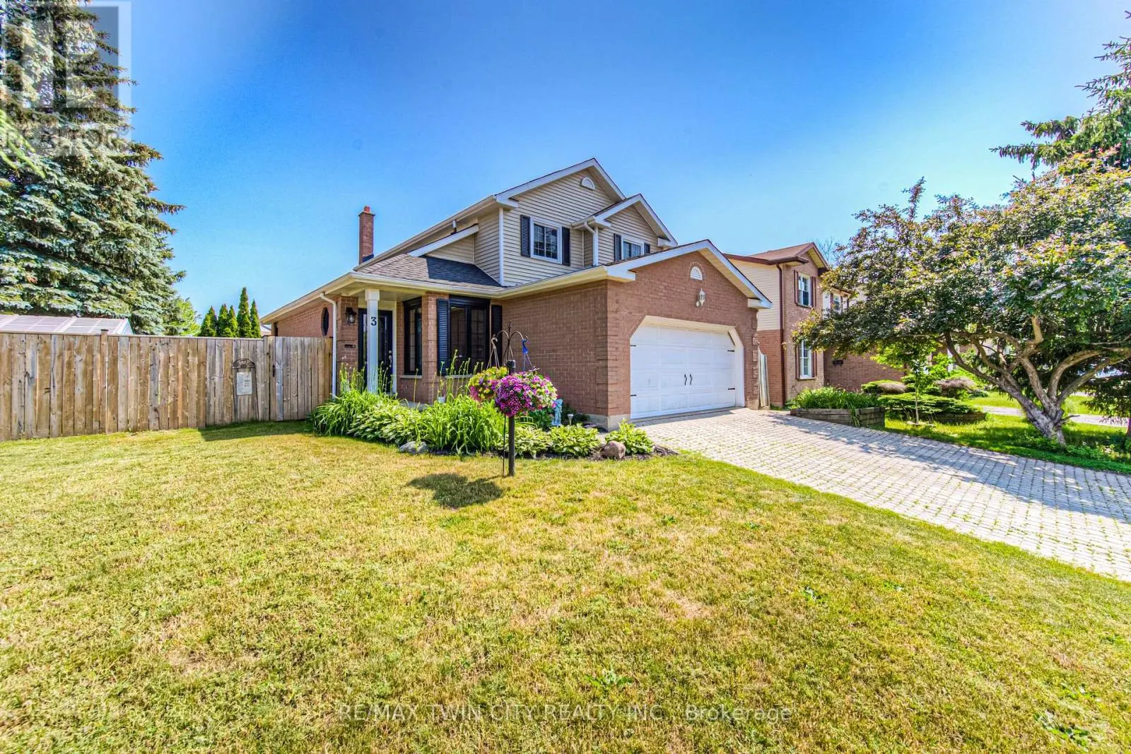 UPPER - 3 WESTVIEW CRESCENT
