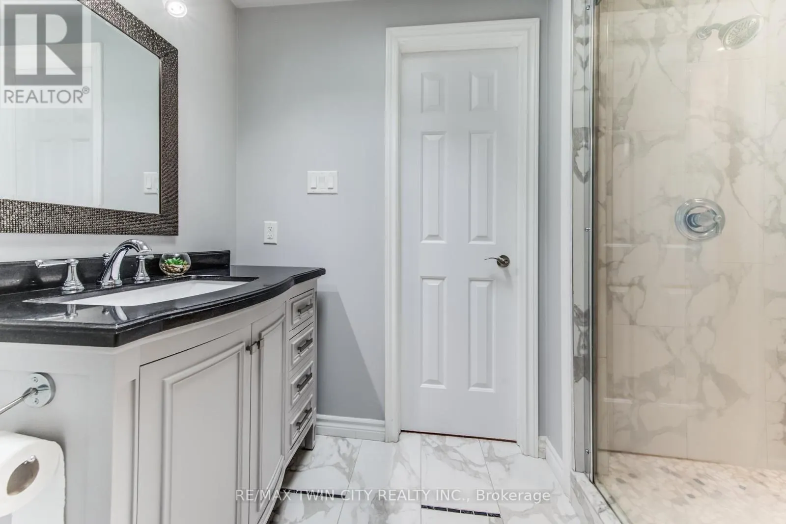 UPPER - 3 WESTVIEW CRESCENT