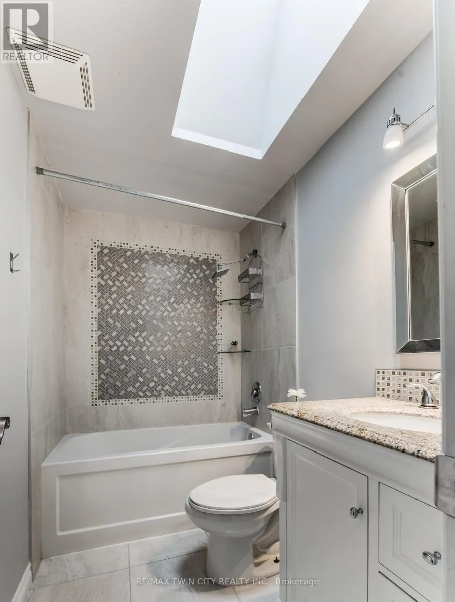 UPPER - 3 WESTVIEW CRESCENT