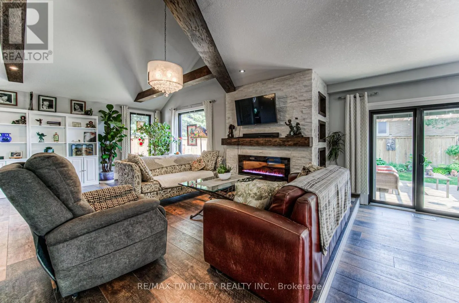 UPPER - 3 WESTVIEW CRESCENT