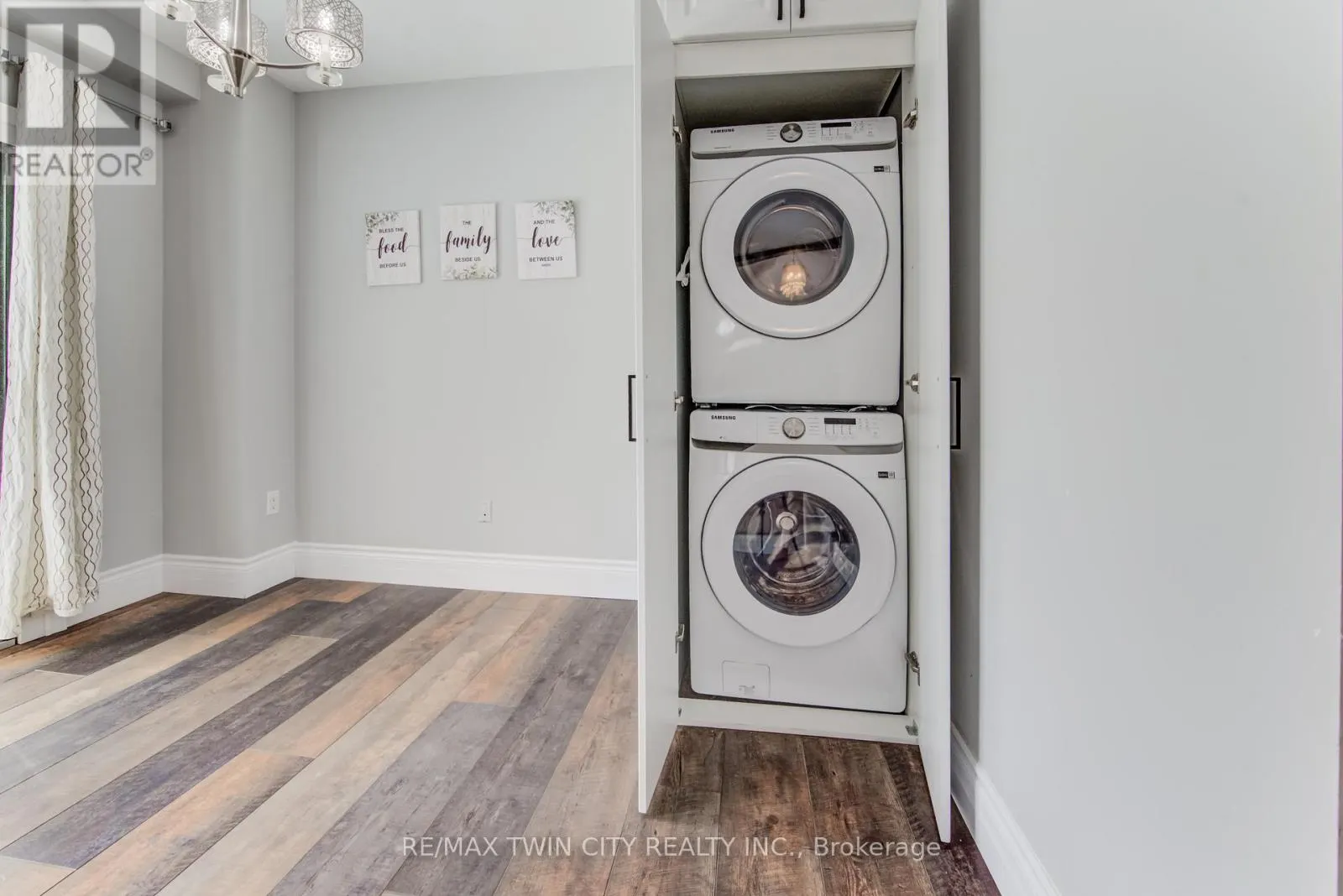 UPPER - 3 WESTVIEW CRESCENT