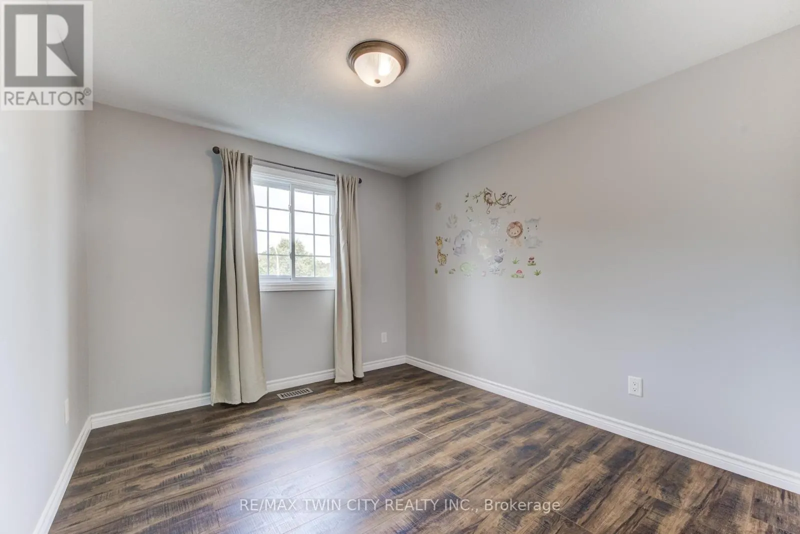 UPPER - 3 WESTVIEW CRESCENT