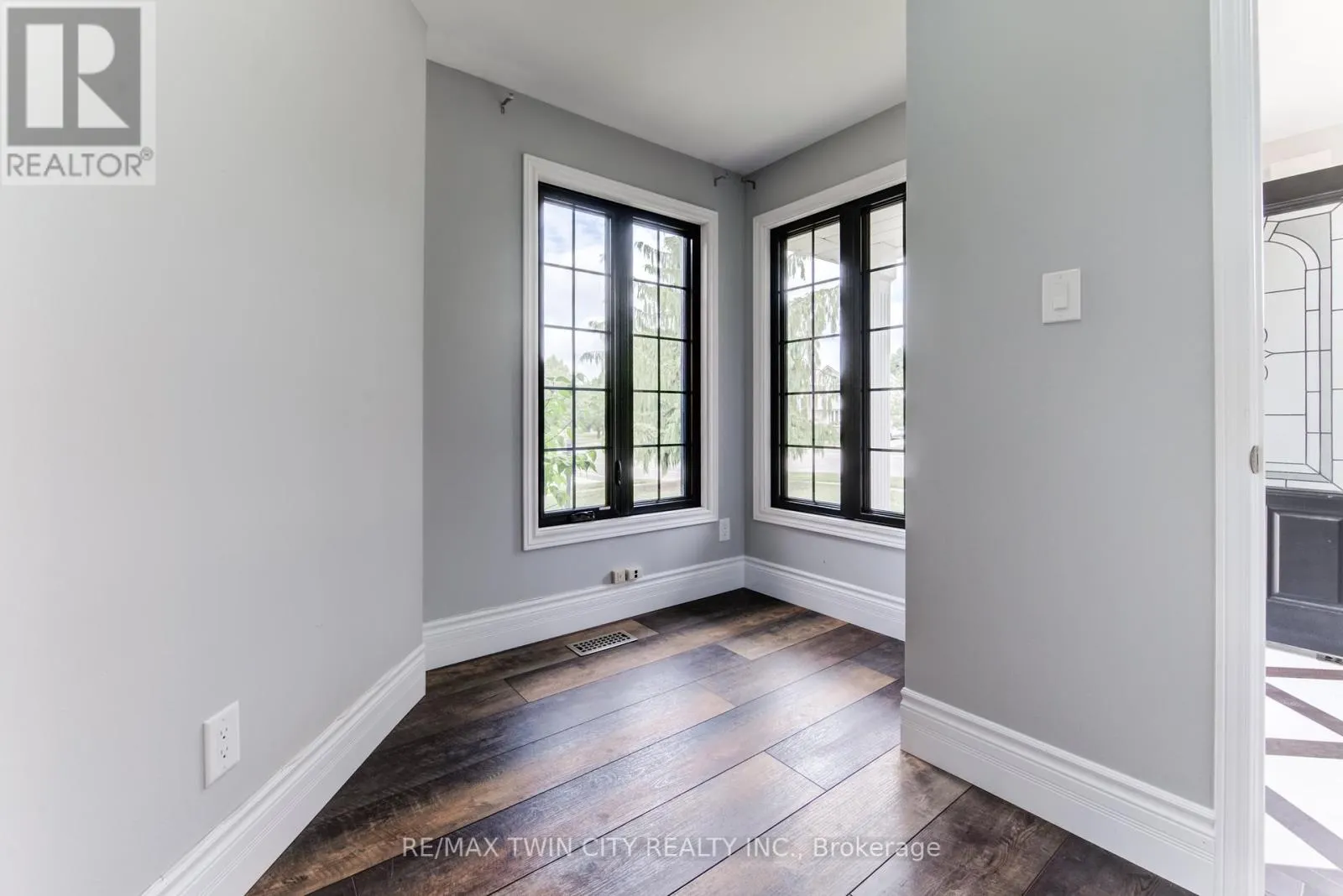UPPER - 3 WESTVIEW CRESCENT