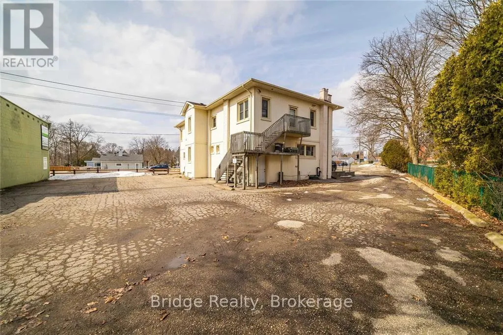2 - 208 HURON STREET, #2