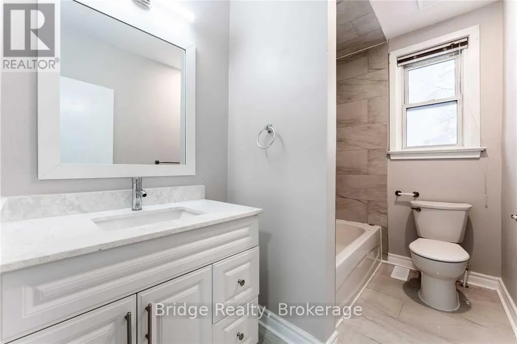 2 - 208 HURON STREET, #2