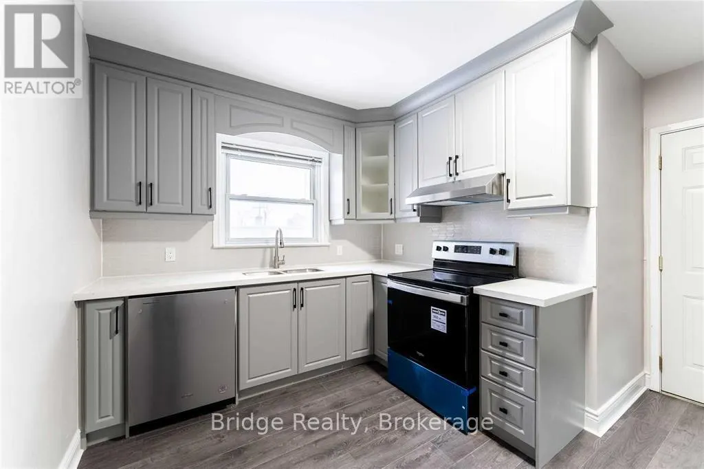 2 - 208 HURON STREET, #2