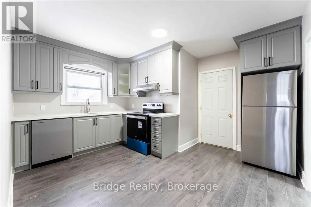 2 - 208 HURON STREET, #2